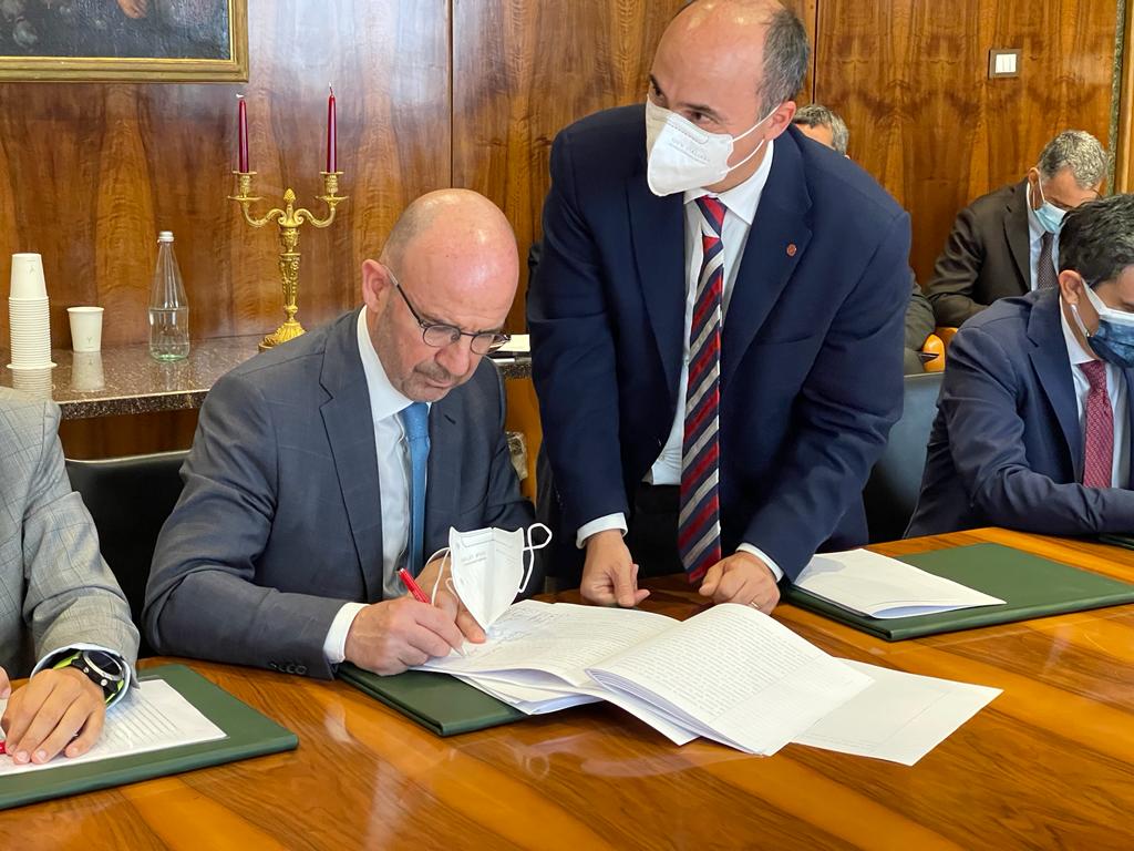 Angelo Camilli Presidente Unindustria firma l'atto costitutivo della Fondazione Rome Technopole